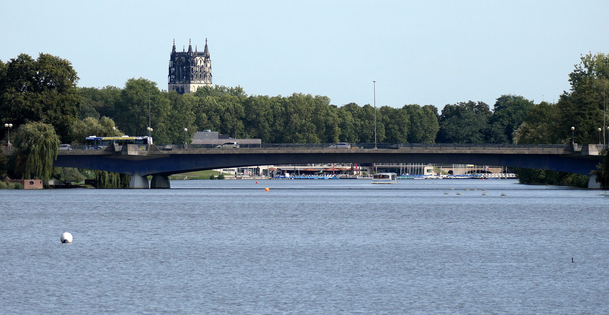 Durchblick am Aasee in Münster