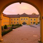 Durchblick am Abend im Staatsweingut Meersburg