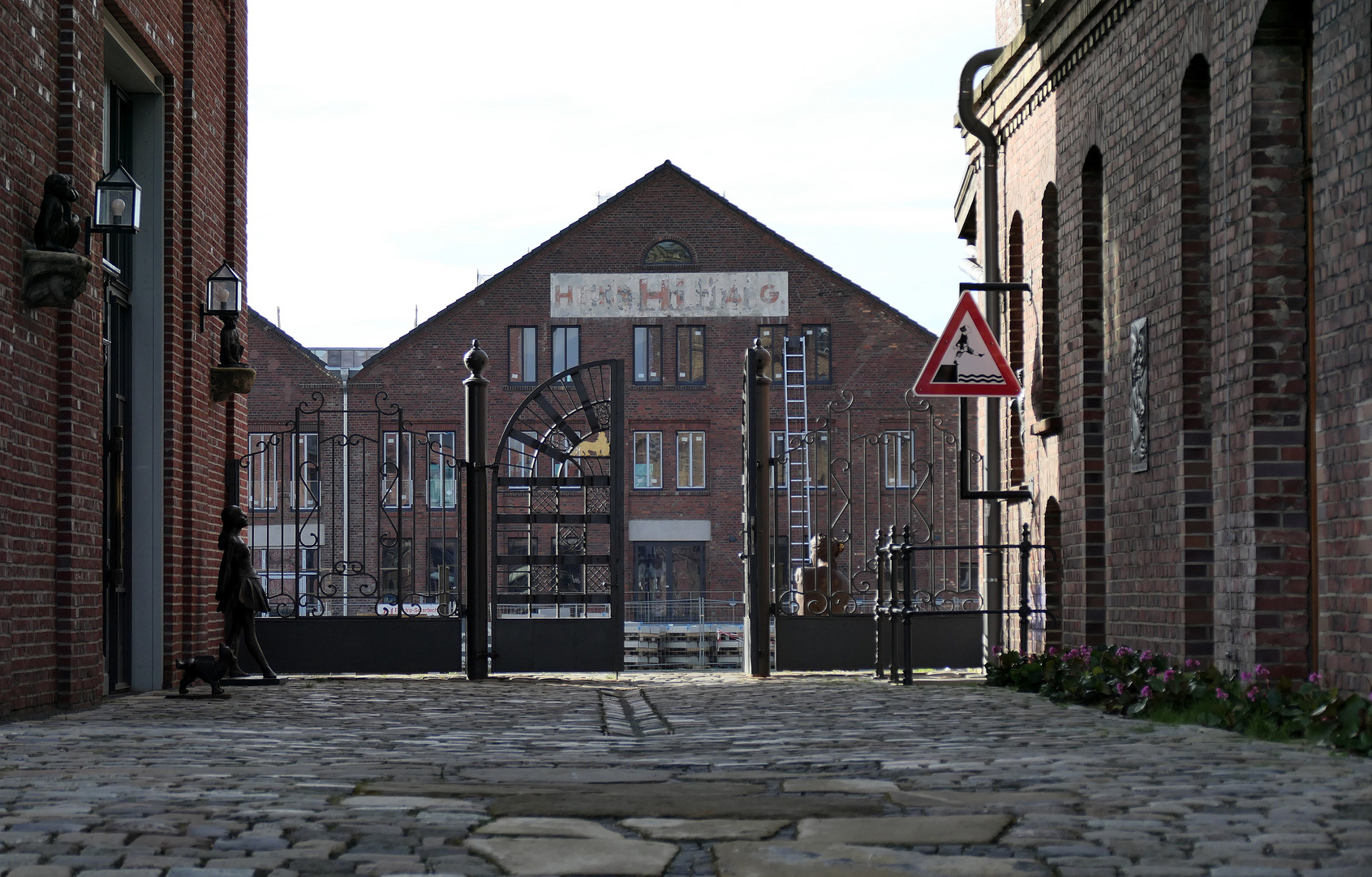 Durchblick am Hafen in Münster