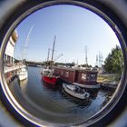 Durchblick am Harburger Binnenhafen ...