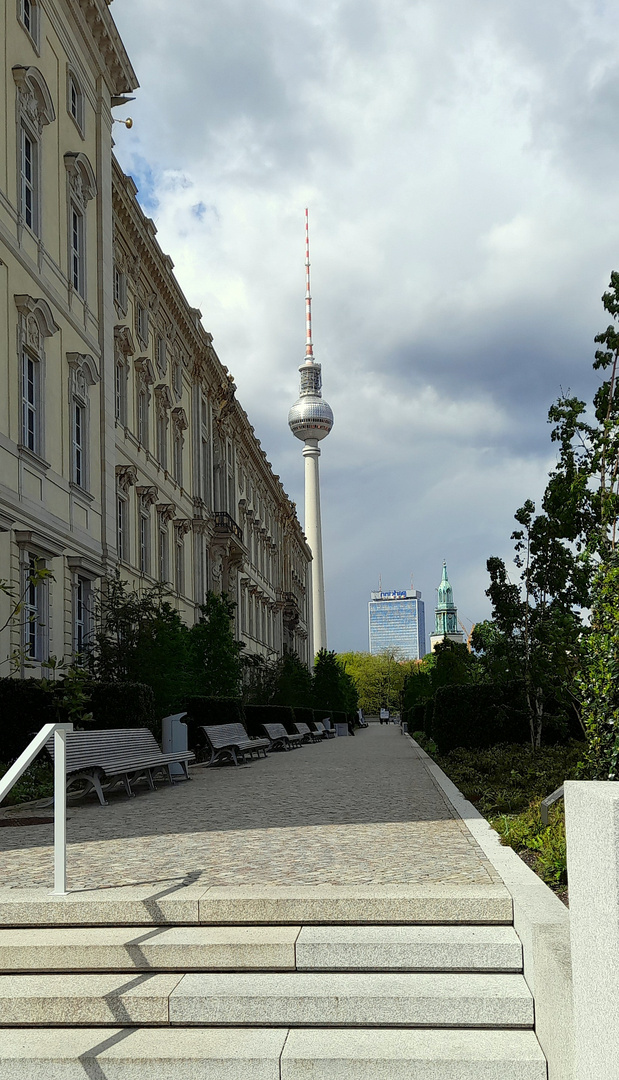 Durchblick am Schloss