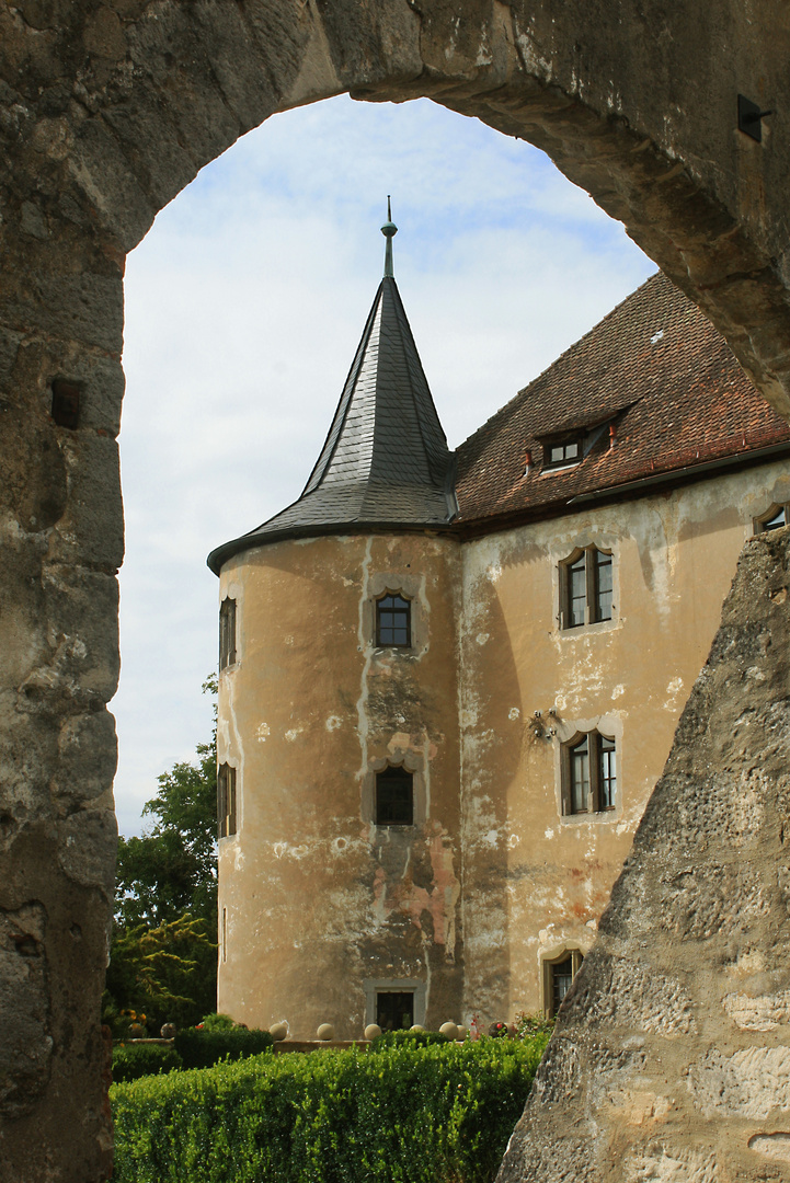 Durchblick am Schloß Breitenlohe