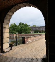 Durchblick am Schloss Lembeck