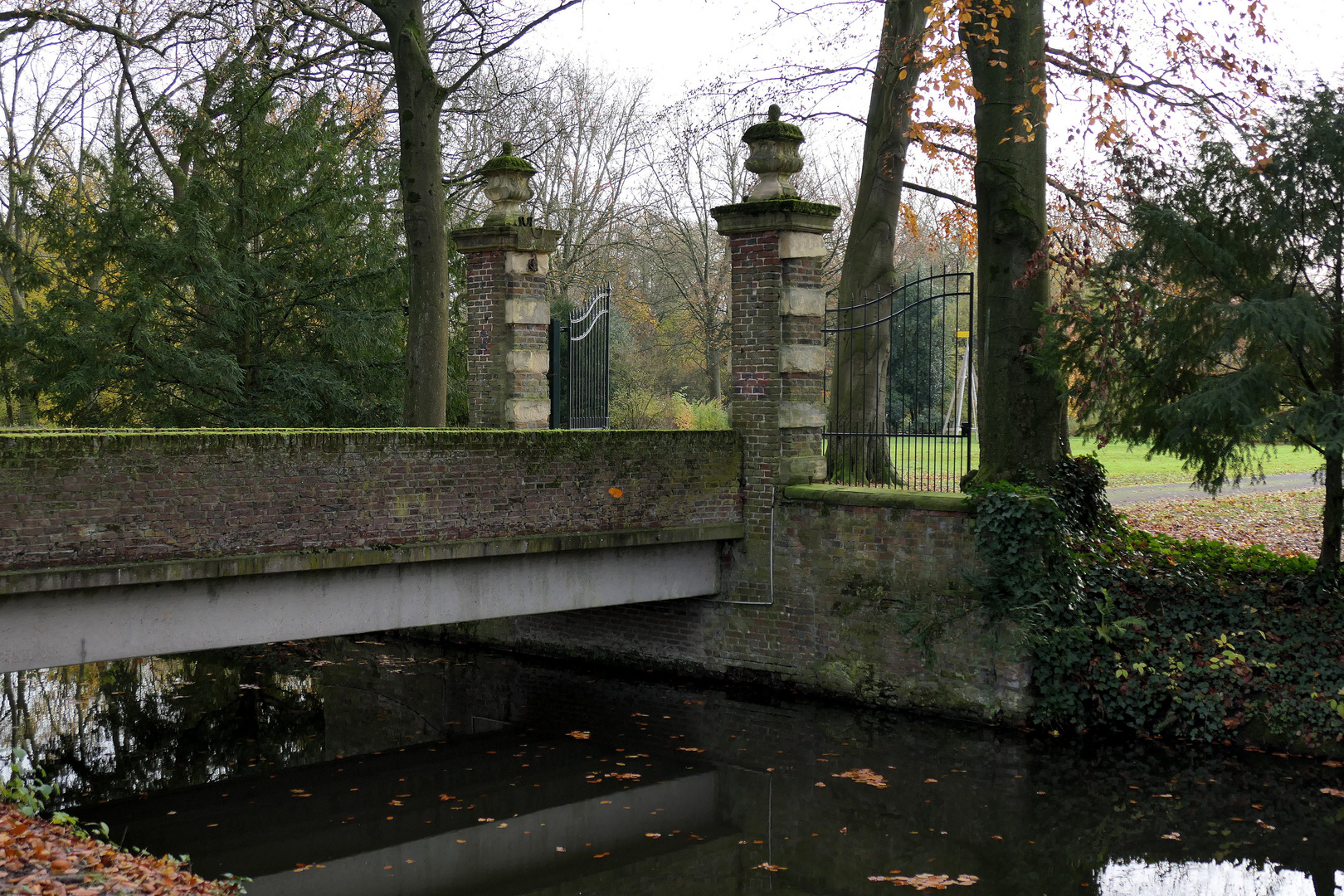 Durchblick am Schloss Senden