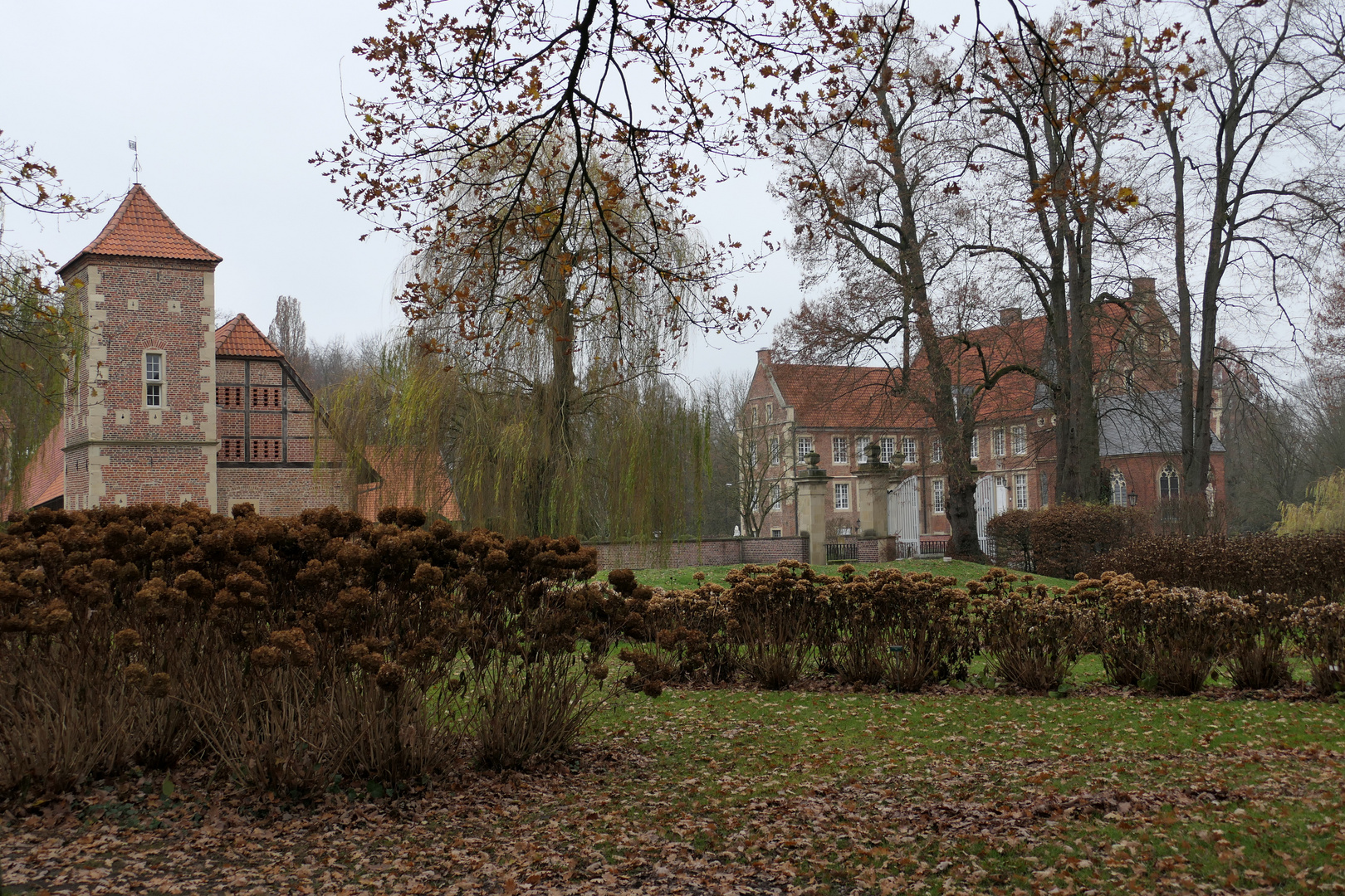 Durchblick an der Burg Hülshoff