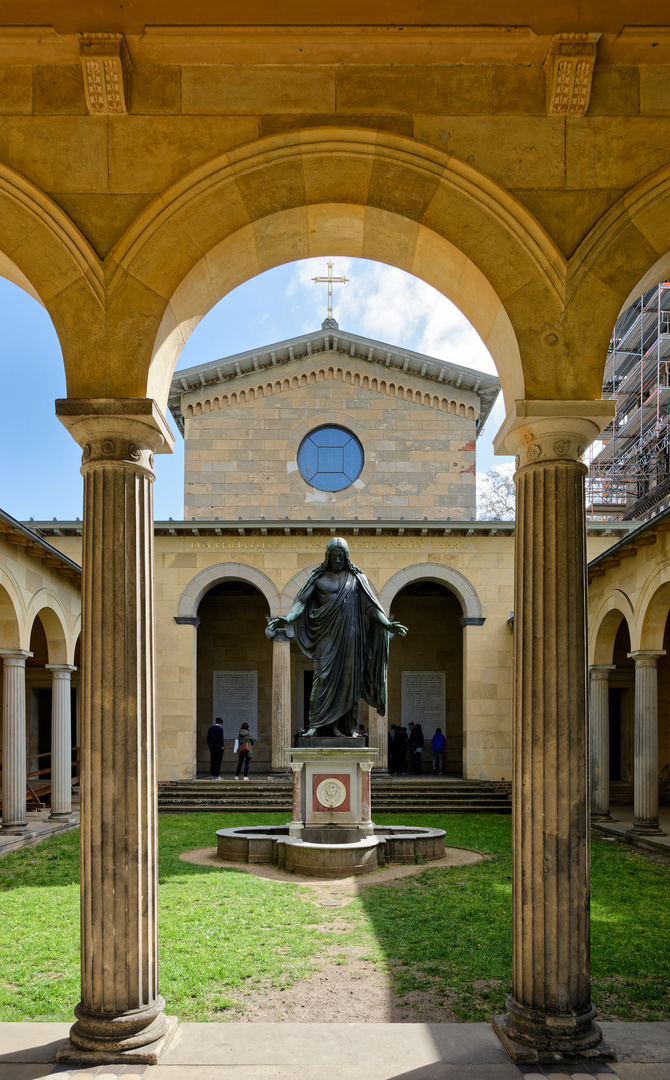 Durchblick an der Friedenskirche