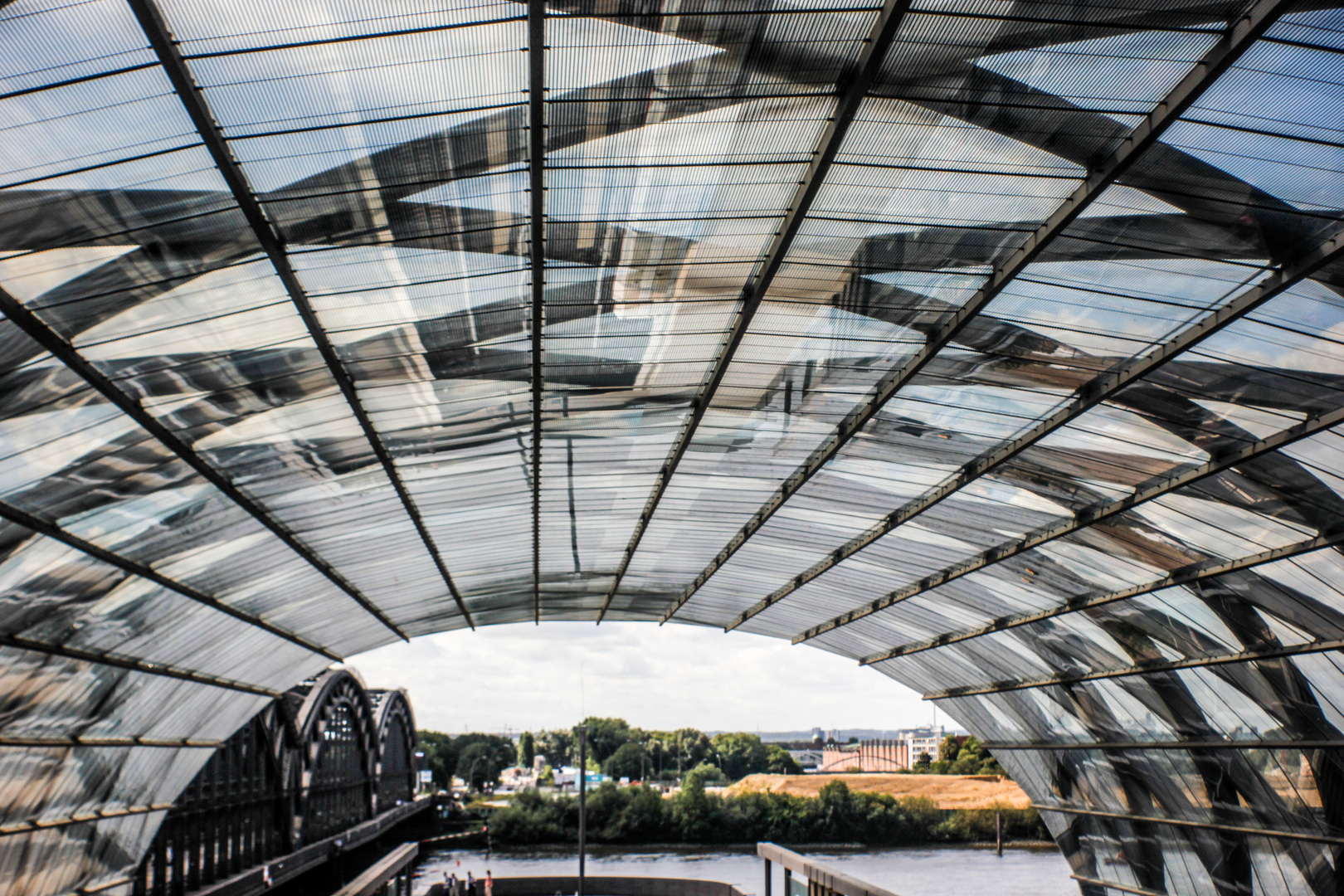 Durchblick an der U-Bahn-Station ...