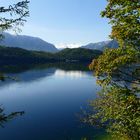 Durchblick auf Altausseer See, Dachstein und viele andere Berge