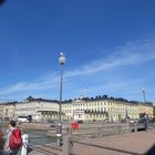 Durchblick auf Bauten am Hafen in Helsinki