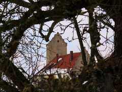 Durchblick auf Burg Leonberg