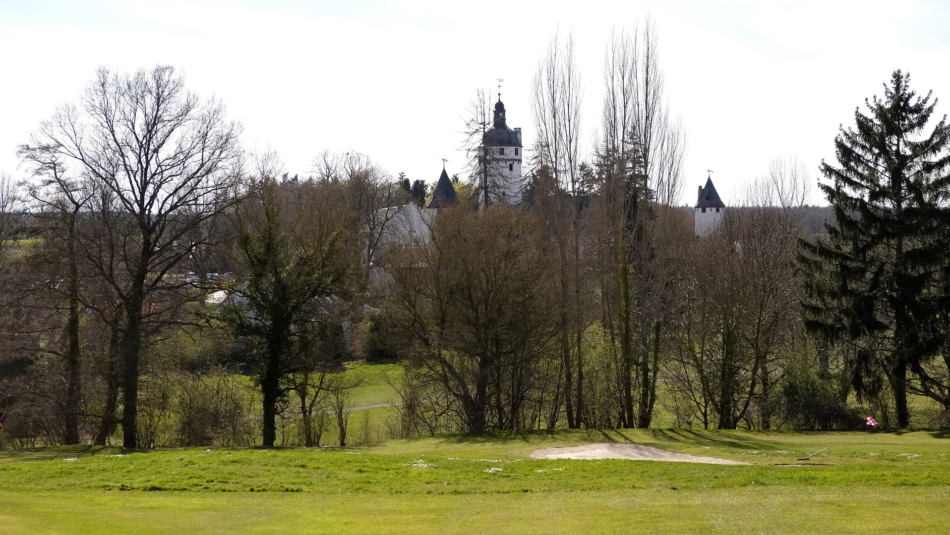 Durchblick auf Burg Zievel