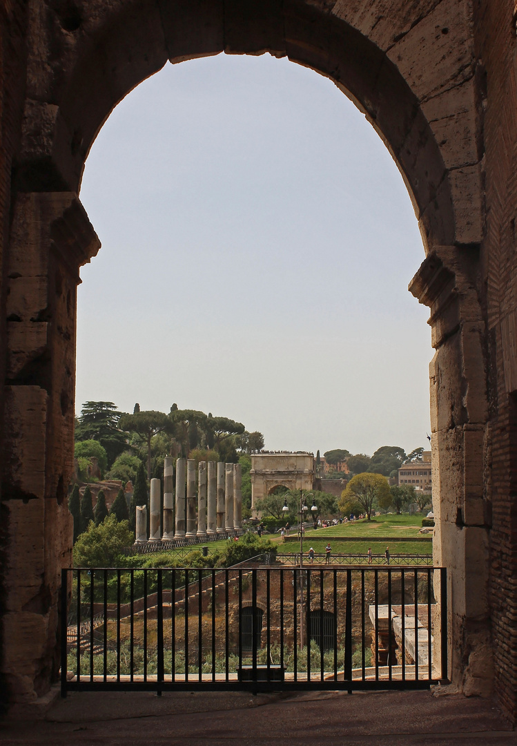 Durchblick auf das Forum Romanum