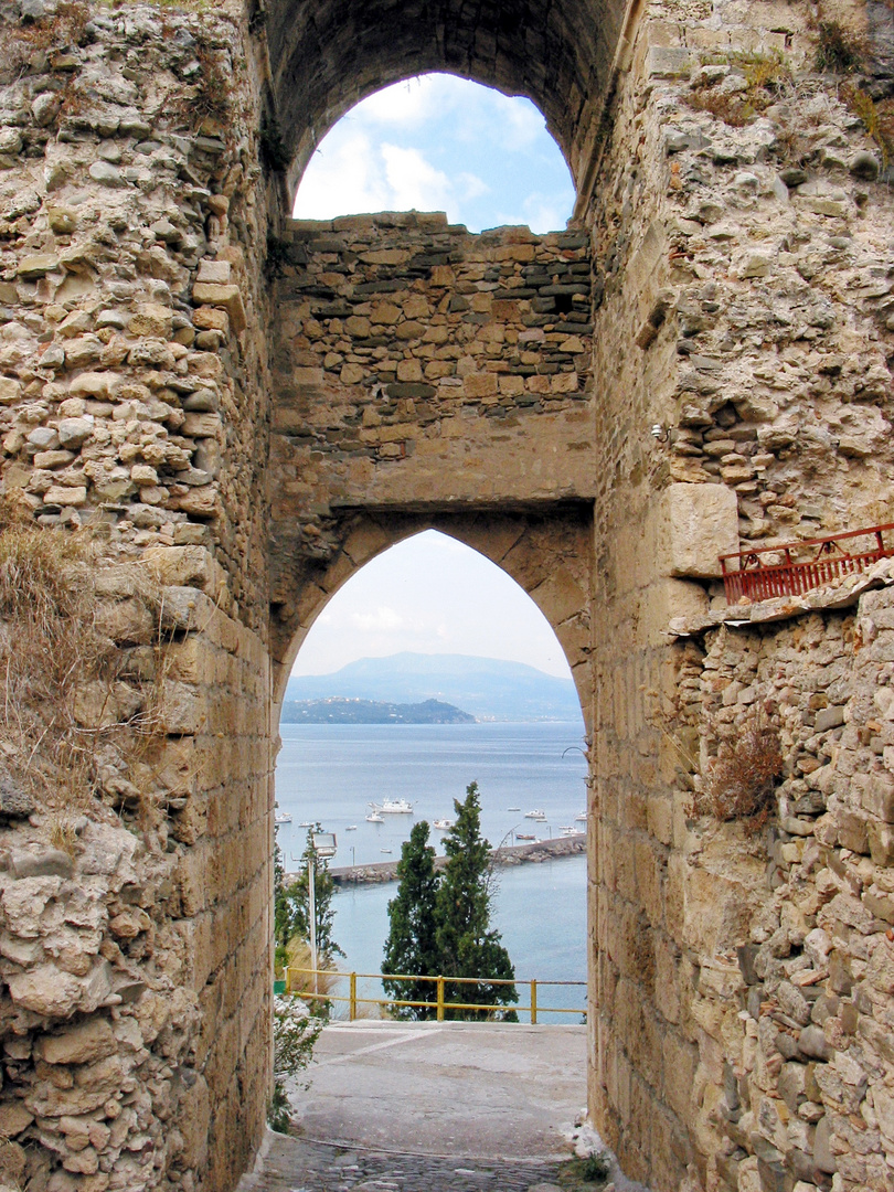 Durchblick auf das Mittelmeer