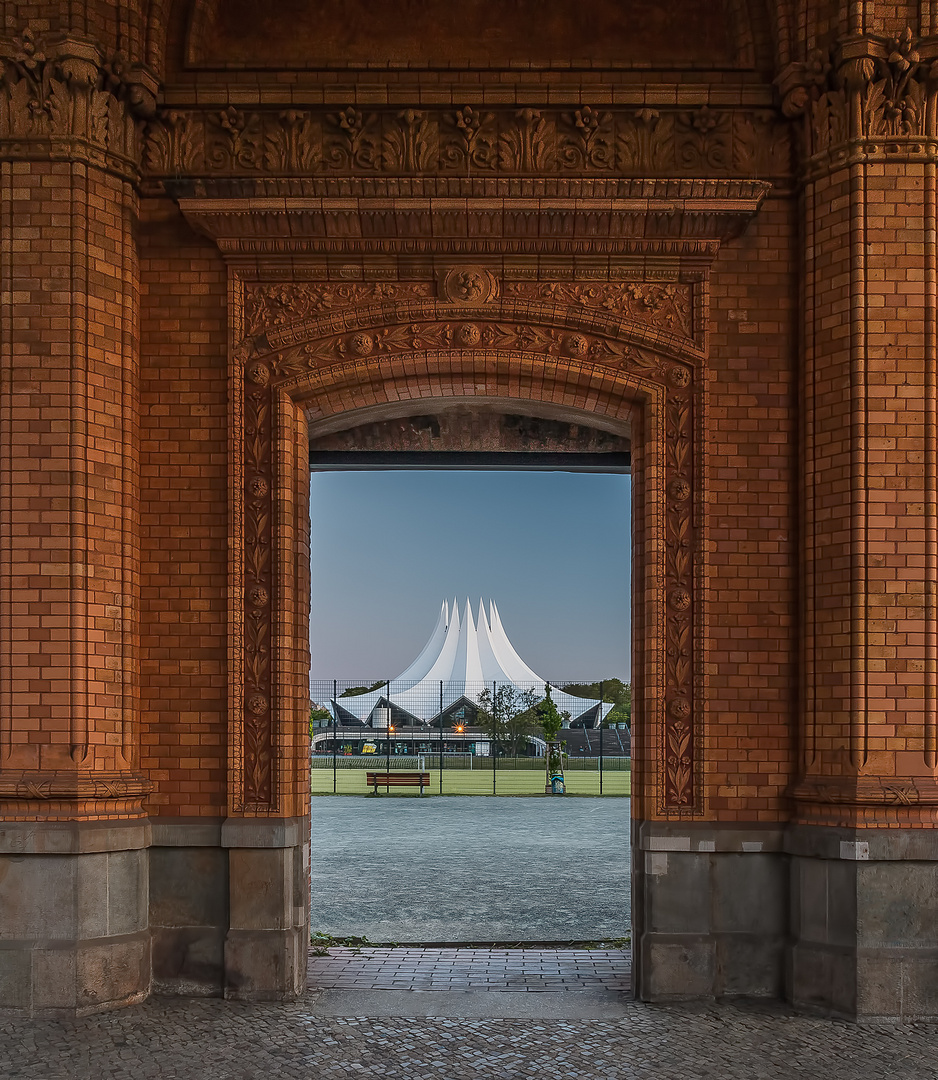 Durchblick auf das Tempodrom