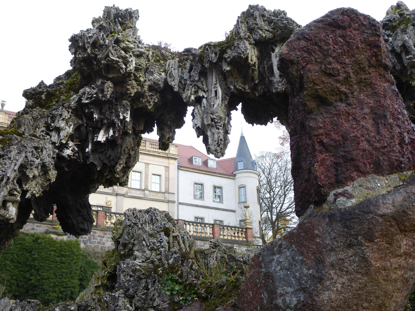 Durchblick auf das Wiesenburger Schloss