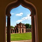 Durchblick auf dem Moschee-Gelände in Schwetzingen.