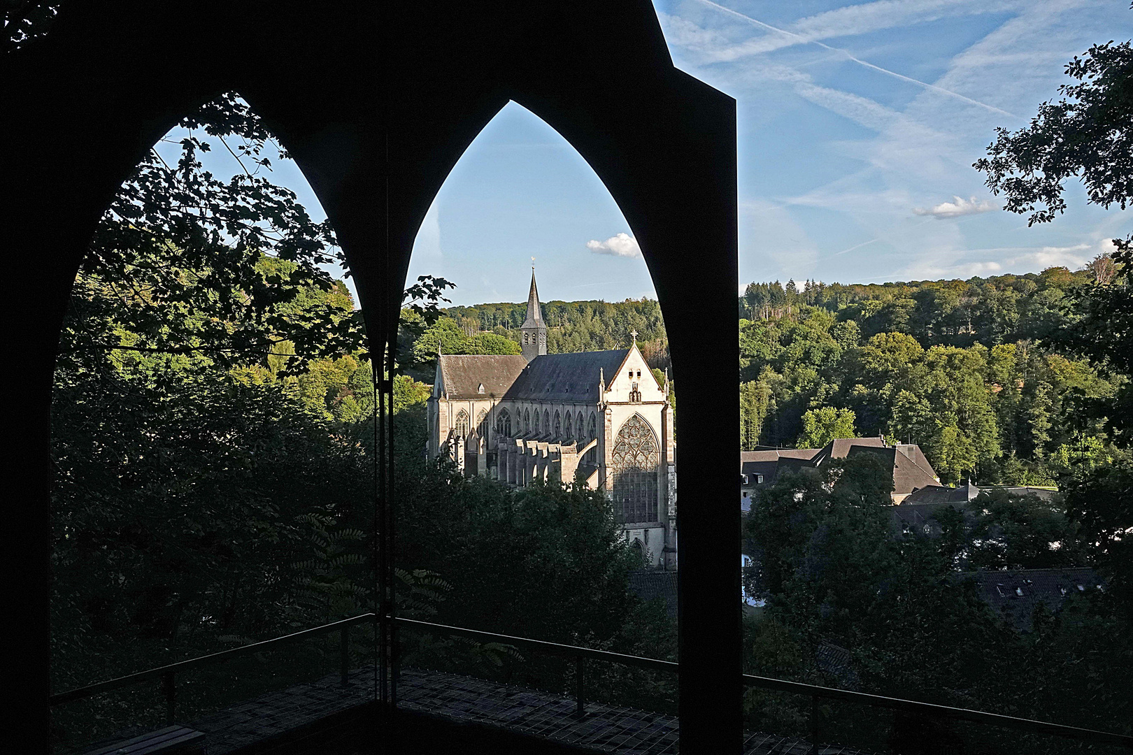 Durchblick auf den Altenberger Dom