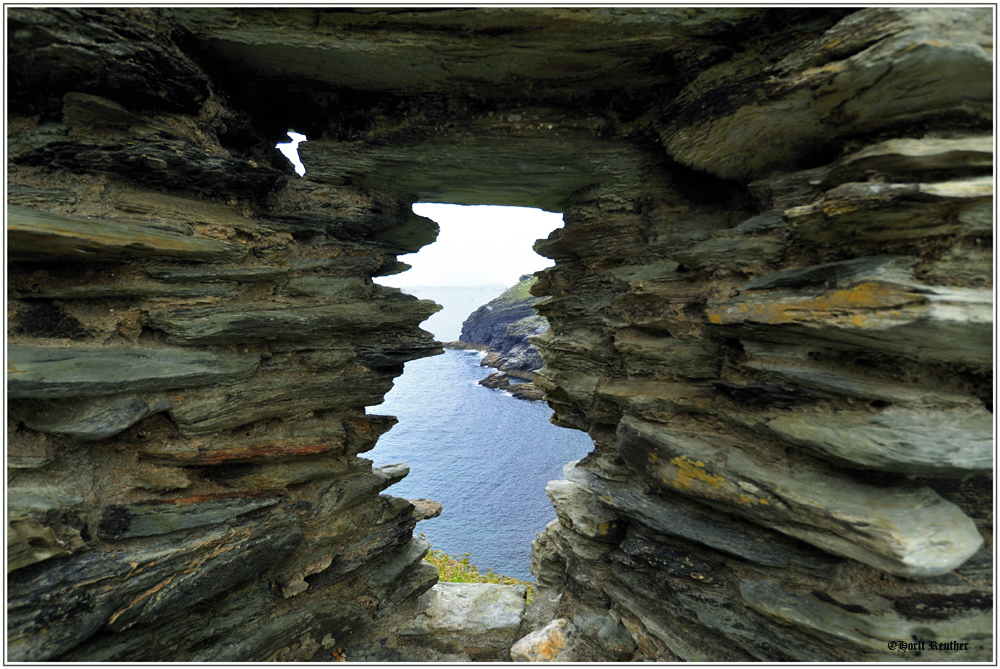 Durchblick auf den Atlantik vom Castle in Tintagel