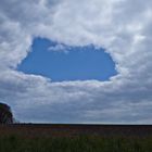 Durchblick auf den blauen Himmel