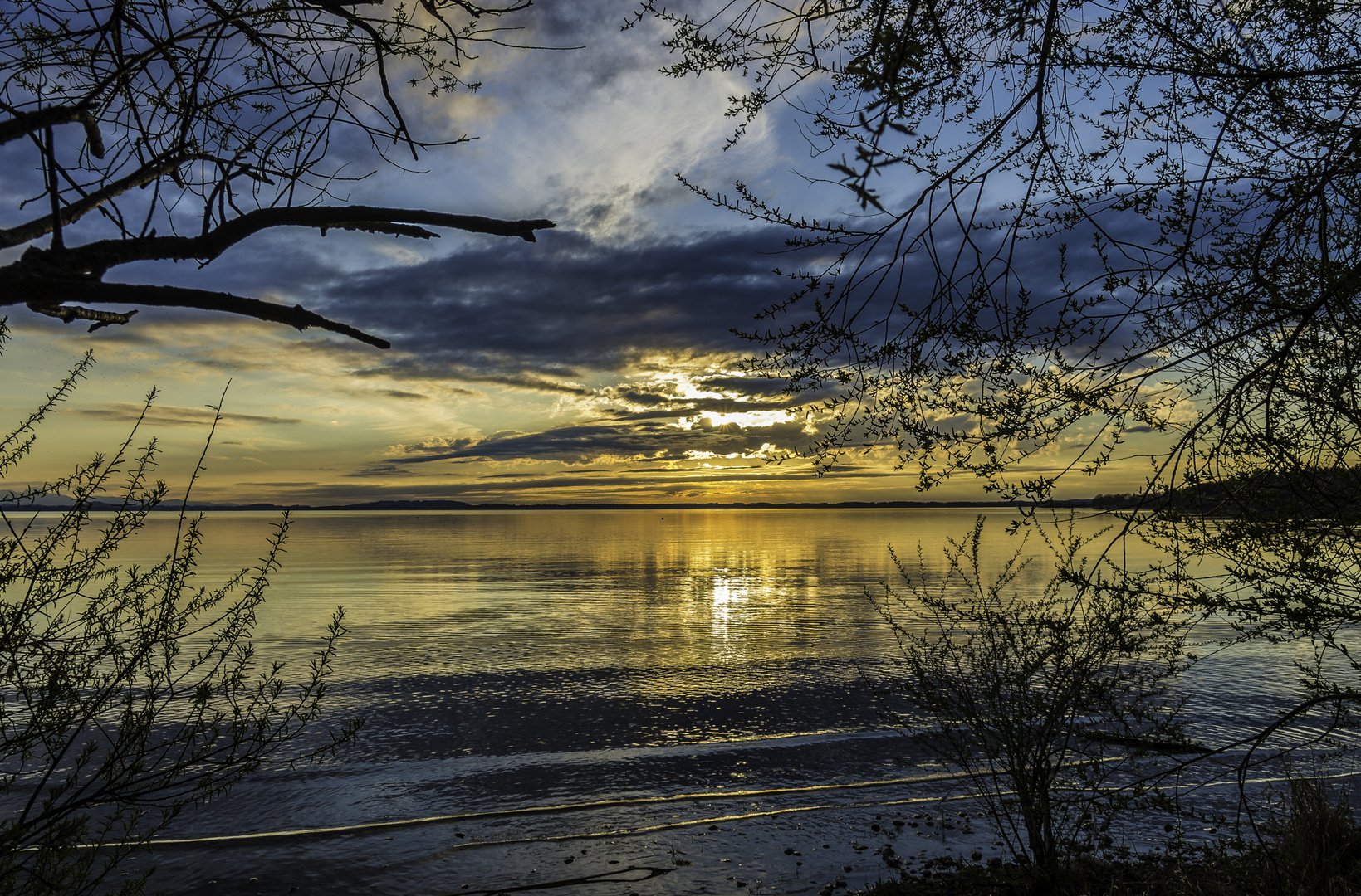 Durchblick auf den Chiemsee