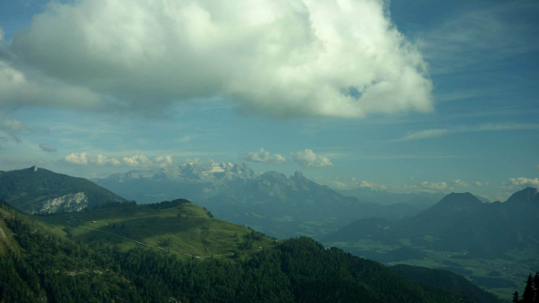 Durchblick-auf-den-Dachstein-