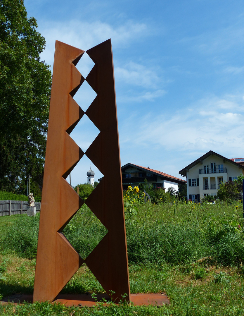 Durchblick auf den Kirchturm