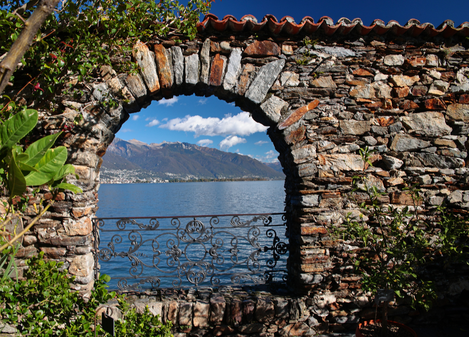  Durchblick auf den Lago Maggiore