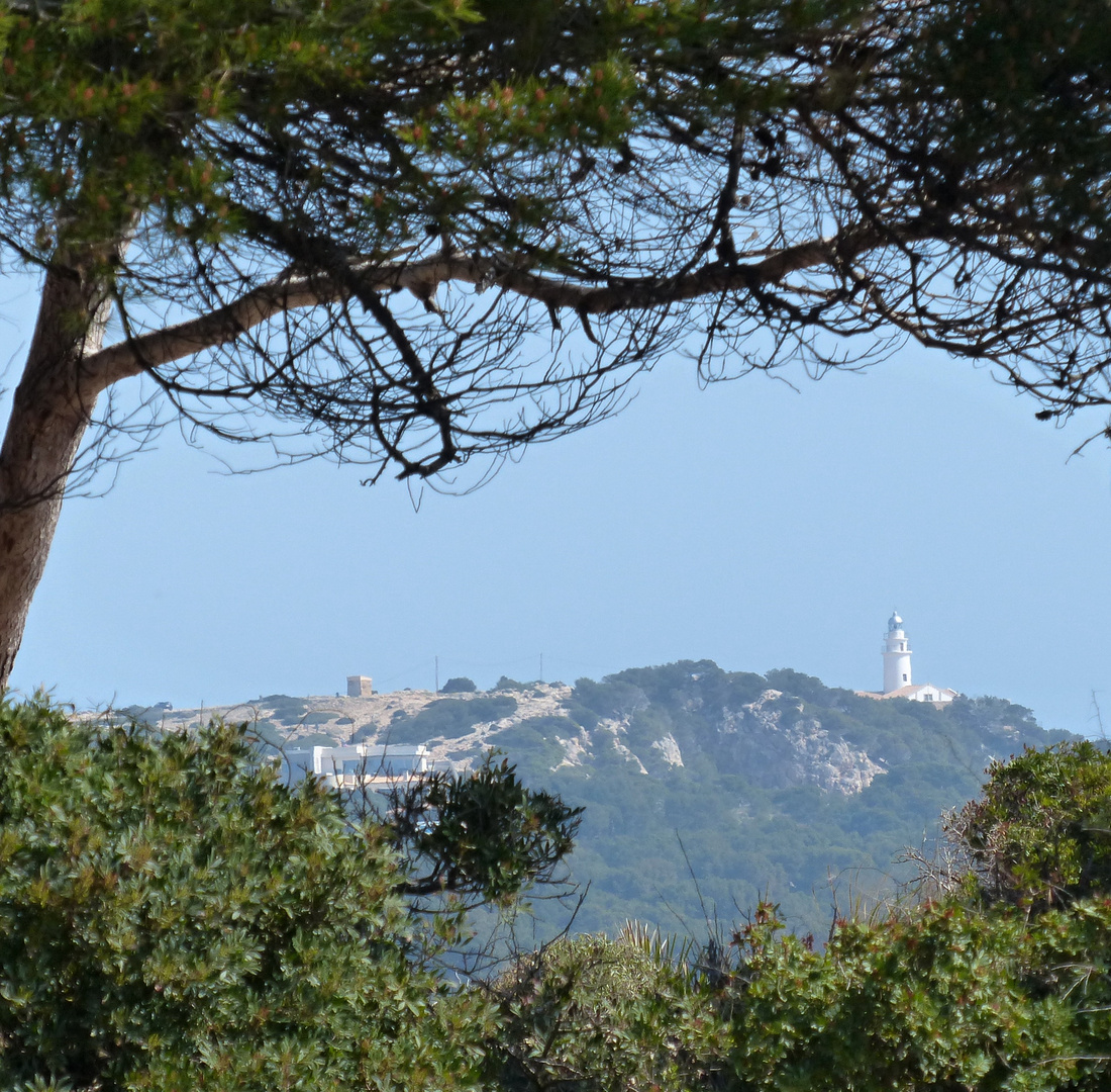 Durchblick auf den Leuchtturm