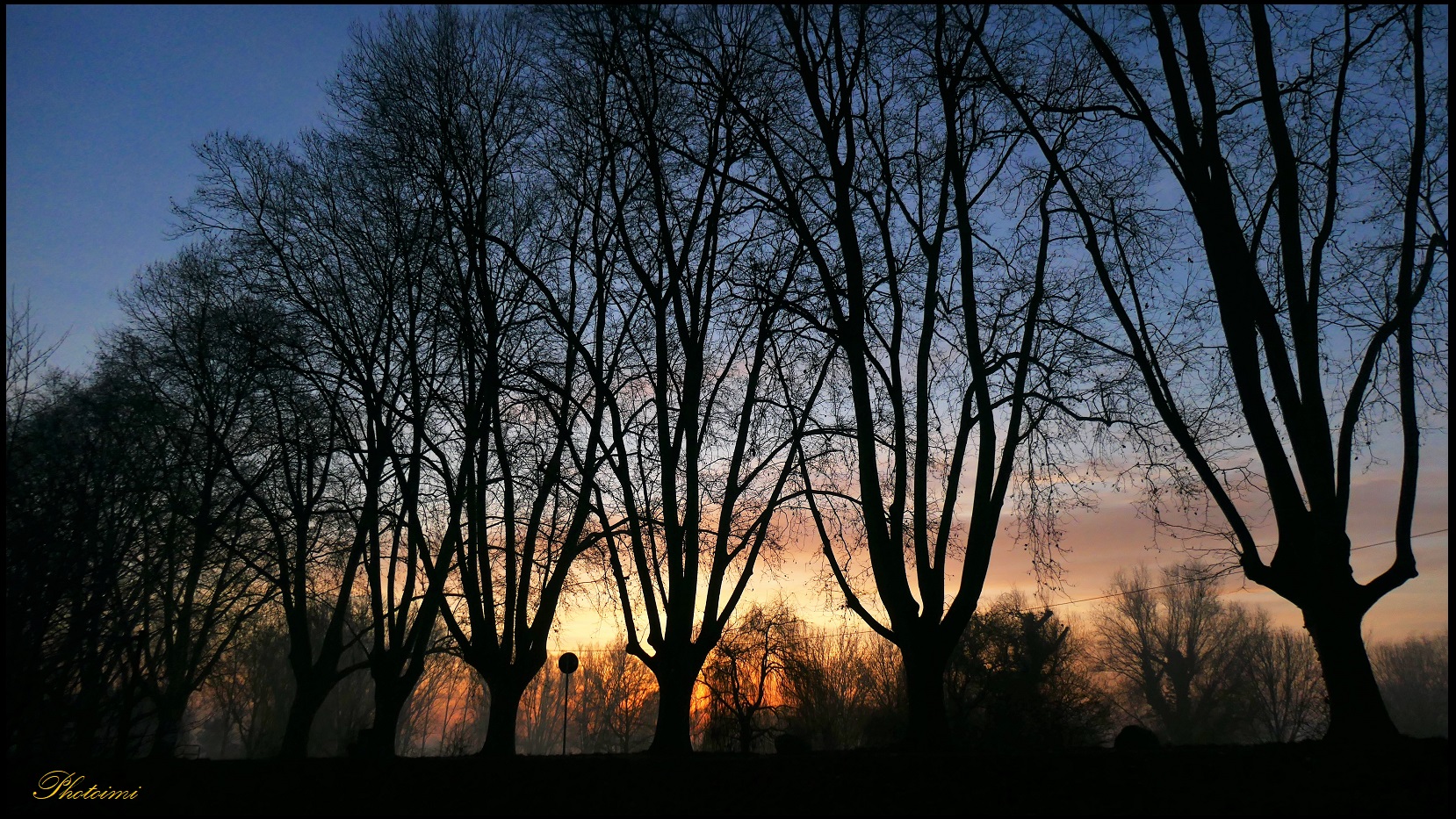 Durchblick auf den  Sonnenaufgang