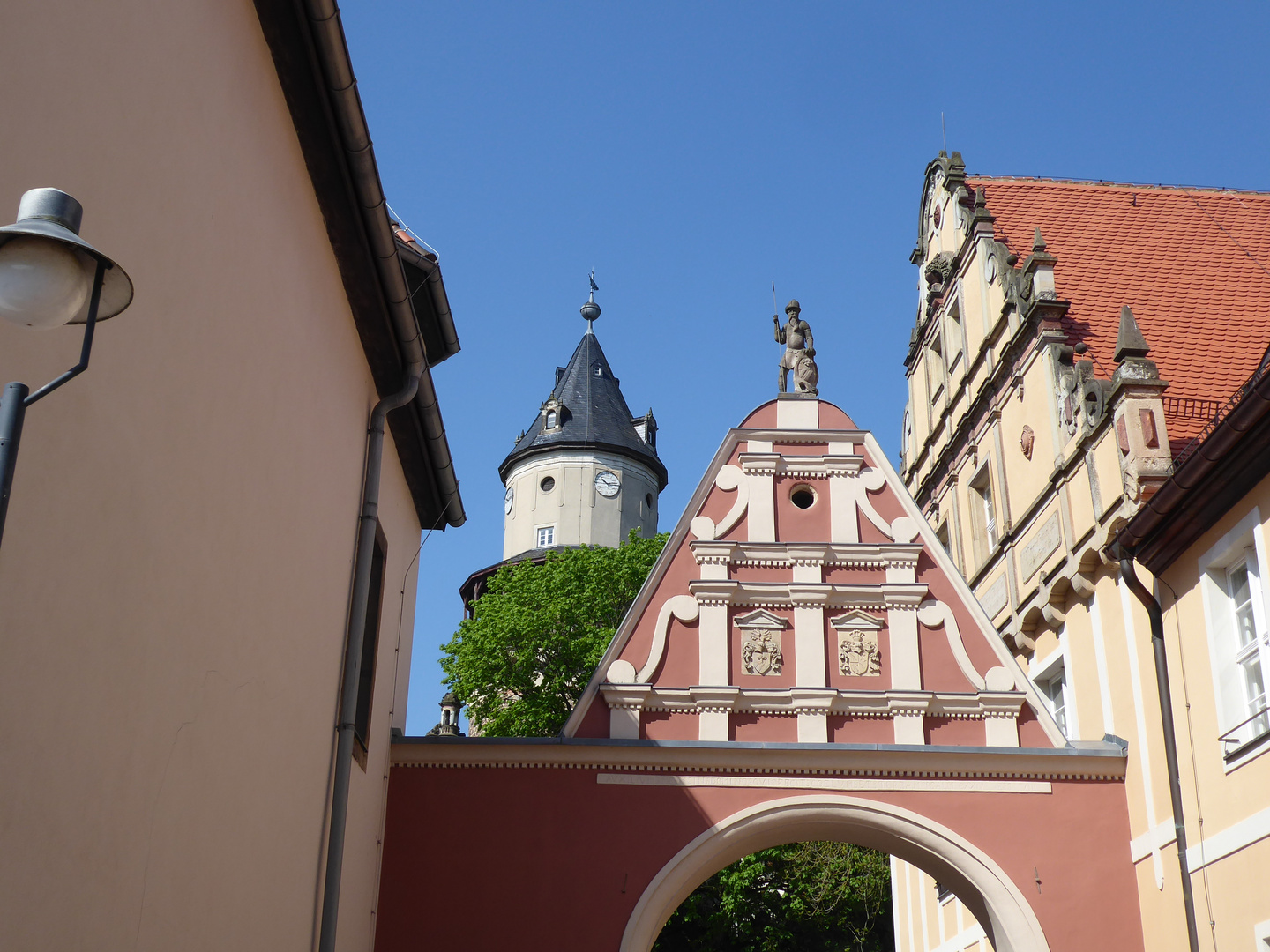 Durchblick auf den Wiesenburger Schlossturm