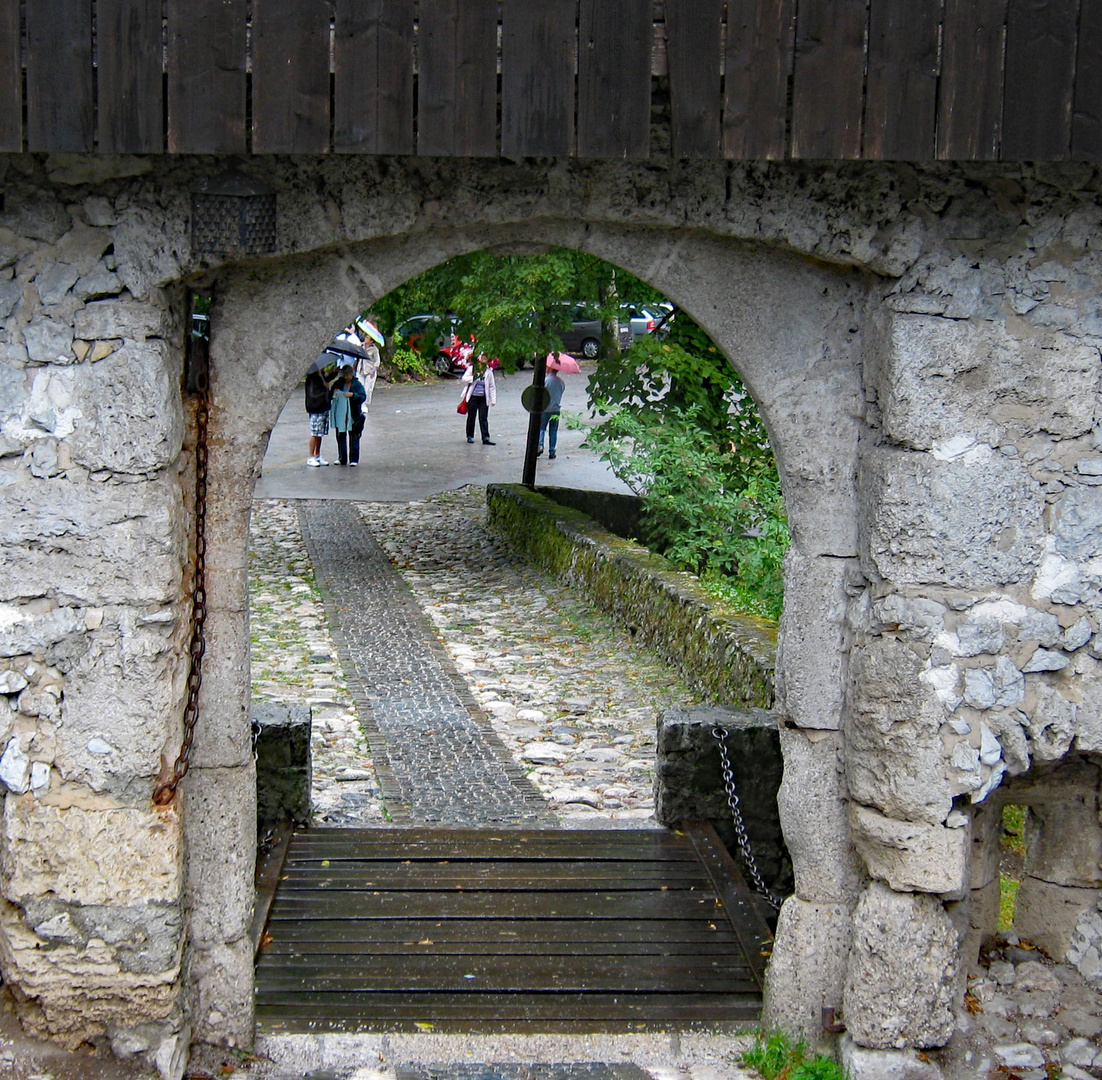 Durchblick auf der Burg Bled