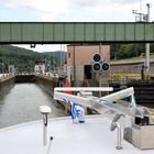 Durchblick auf die Doppelschleuse am Neckar