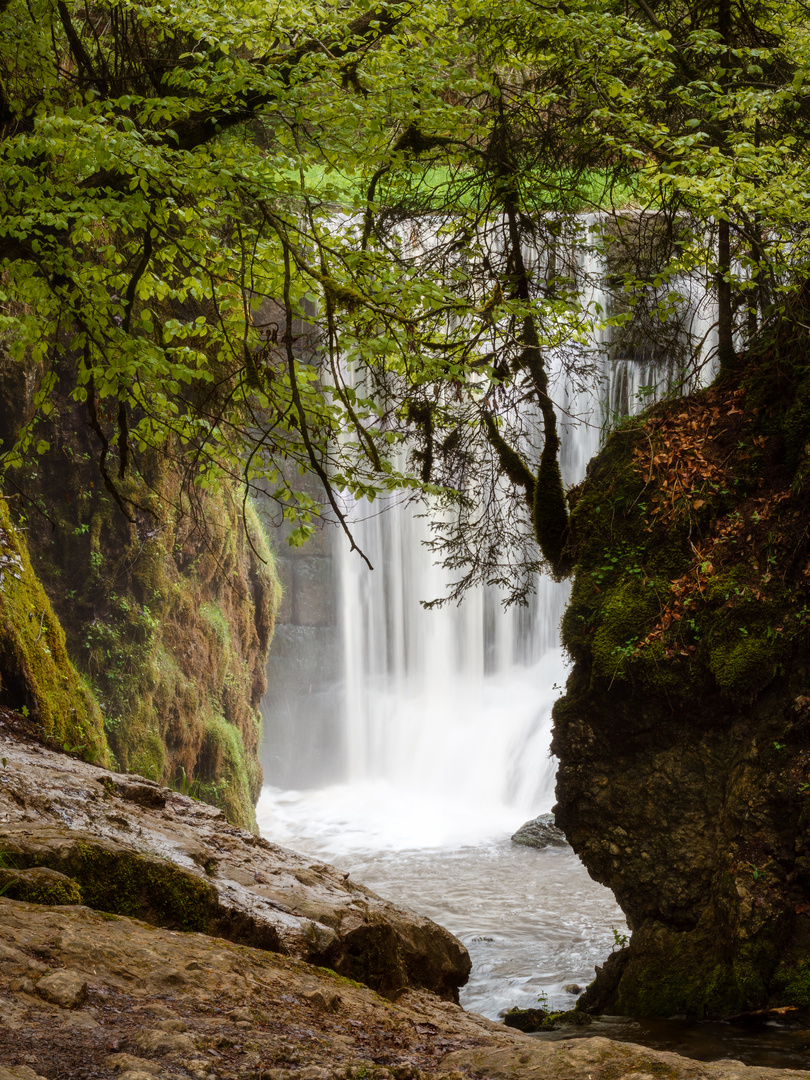 Durchblick auf die Geratser Wasserfälle