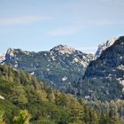 Durchblick auf die hohen Berge des Toten Gebirges