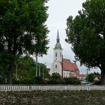 Durchblick auf die Kirche