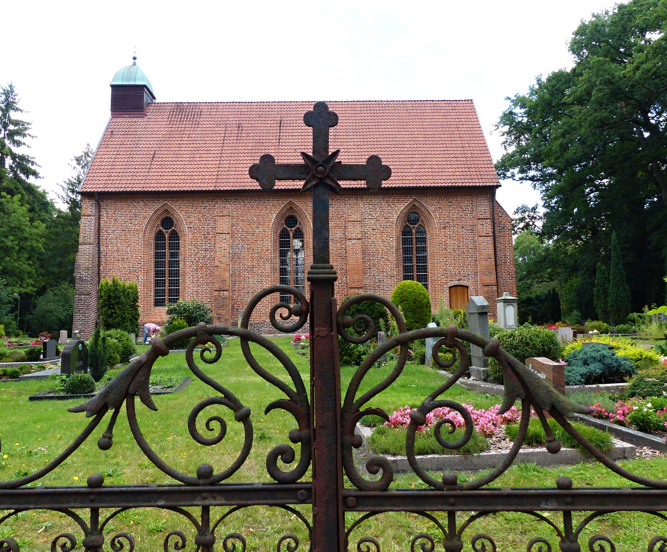 Durchblick auf die Kirche