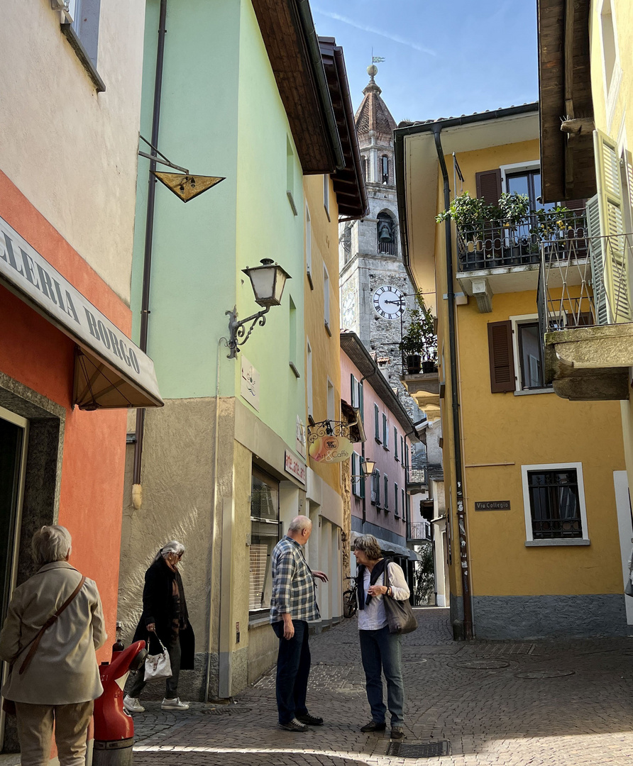 Durchblick auf die Kirche in Ascona