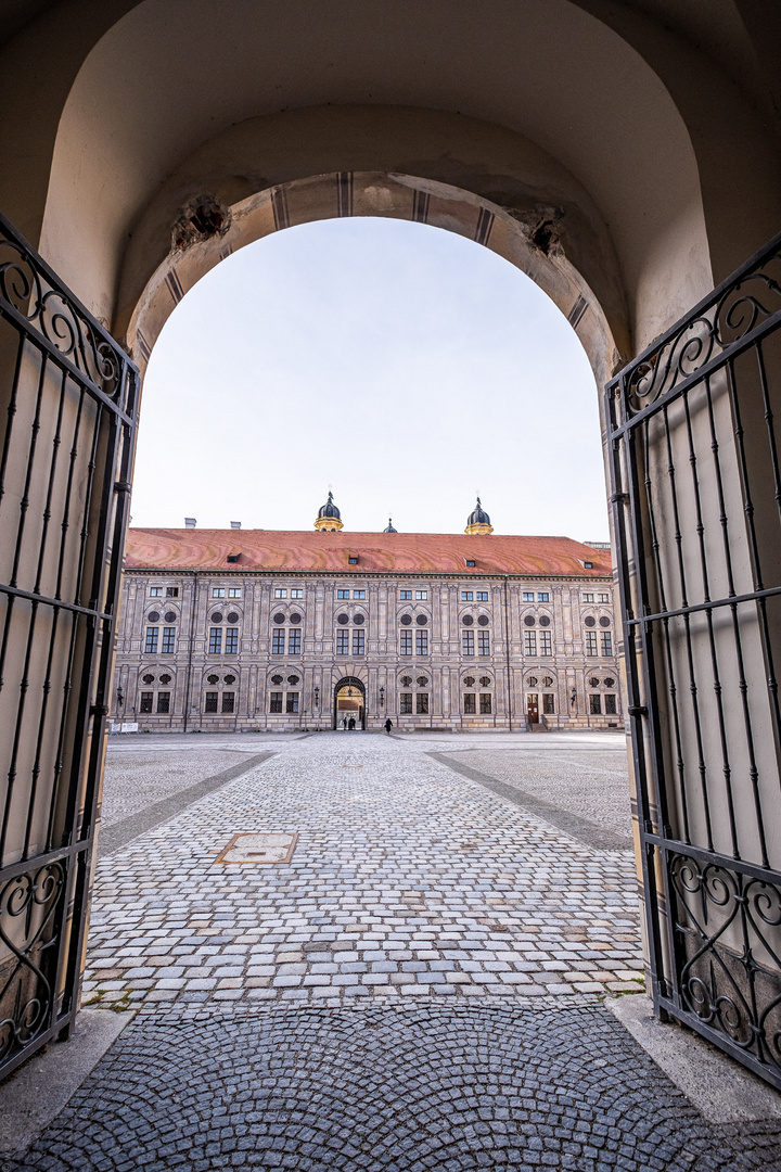 Durchblick auf die Münchner Residenz