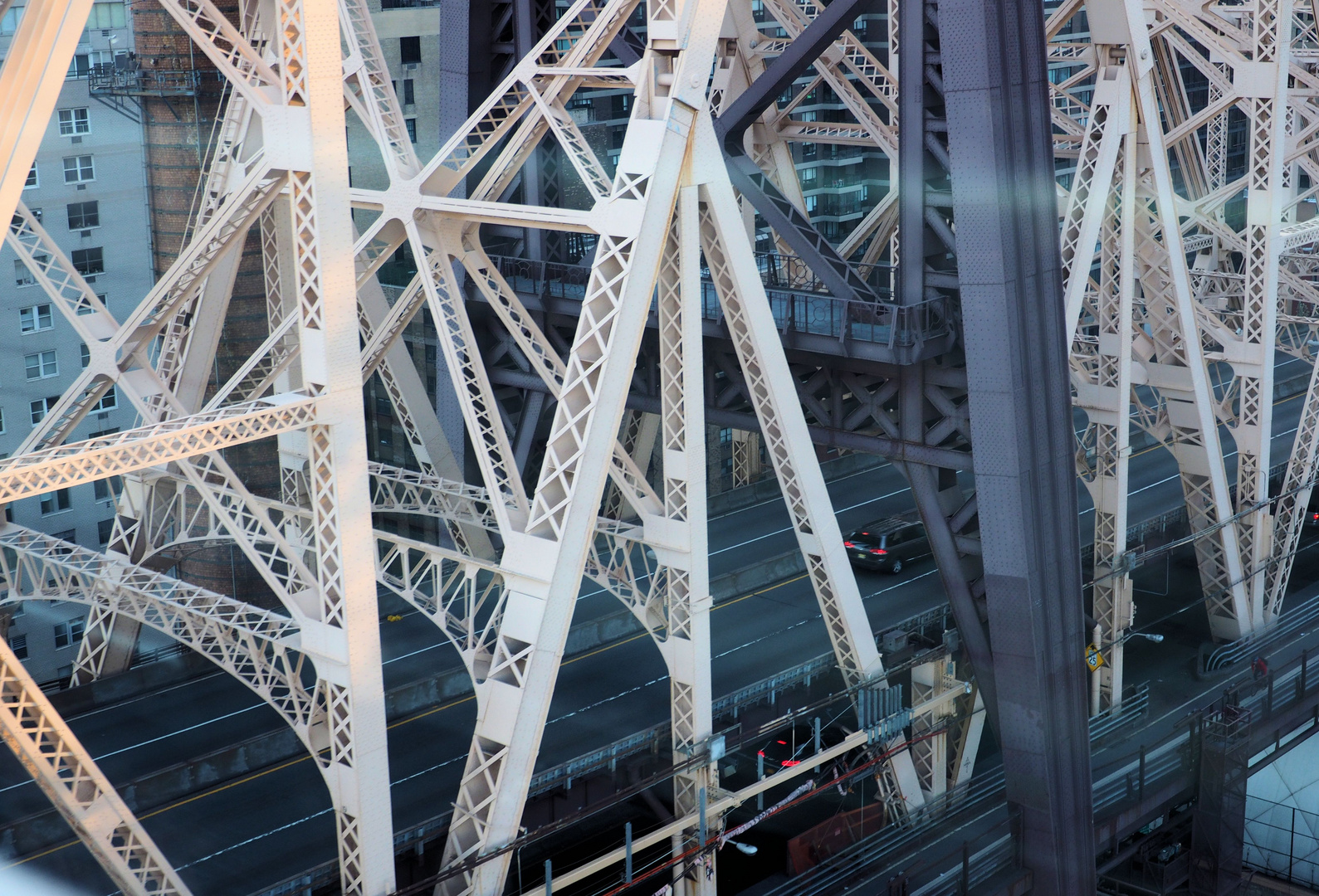 Durchblick auf die Queensboro Bridge..