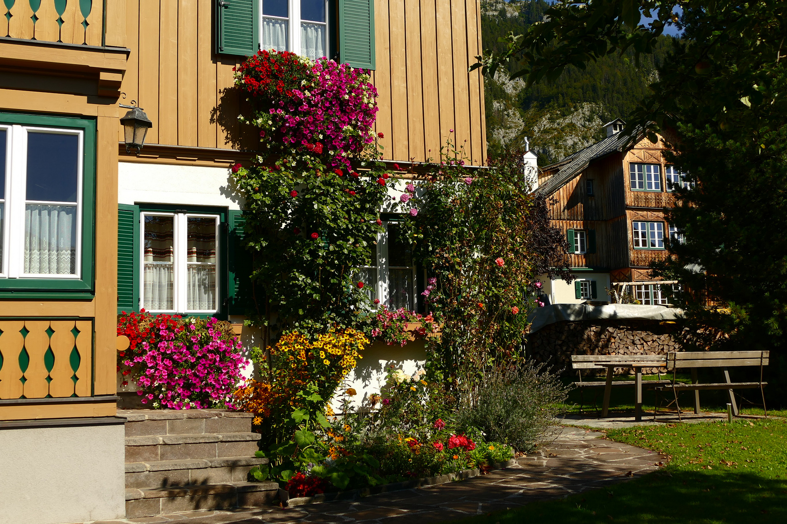 Durchblick auf ein Ausseer Haus