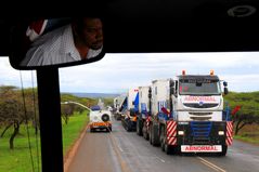 Durchblick auf eine der belebten Nationalstraßen Süd Afrikas