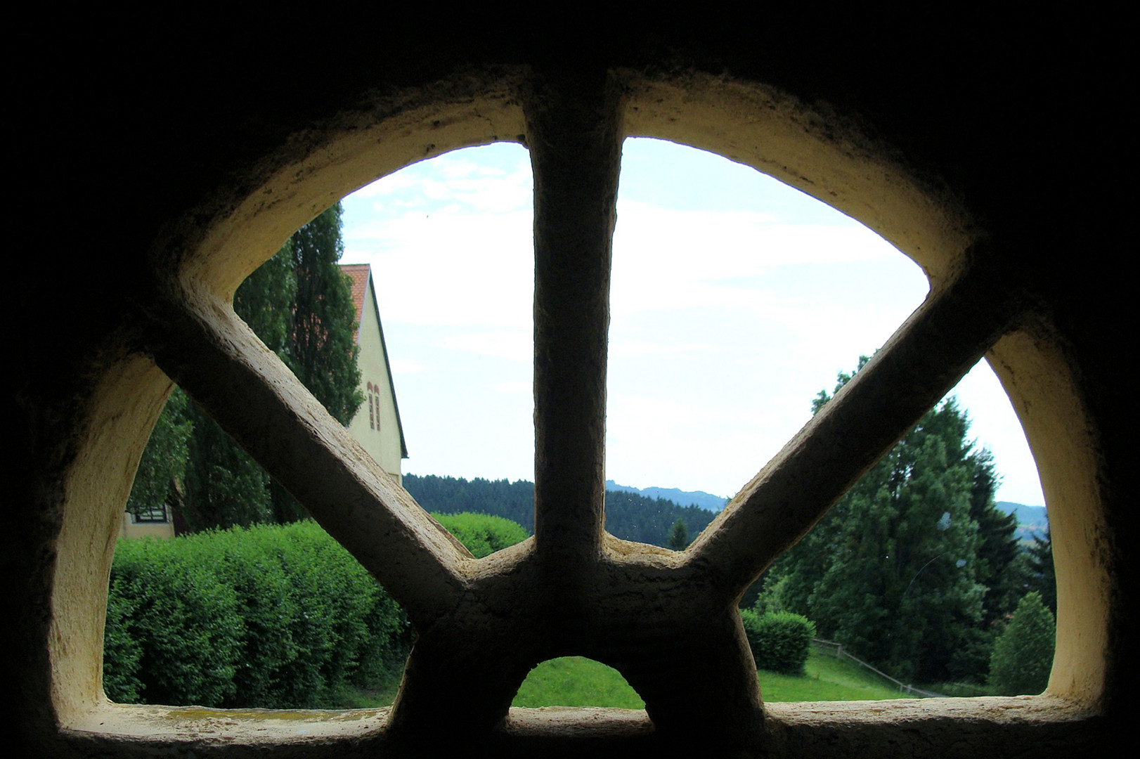 Durchblick auf einem Gestüt . .