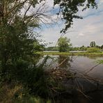 Durchblick auf Fluss und See