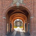 Durchblick auf Gut Hasselburg Herrenhaus