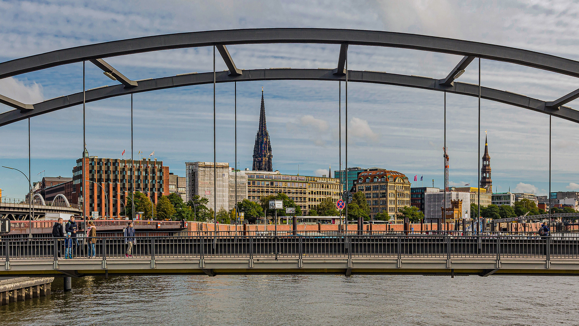 DURCHBLICK AUF HAMBURG