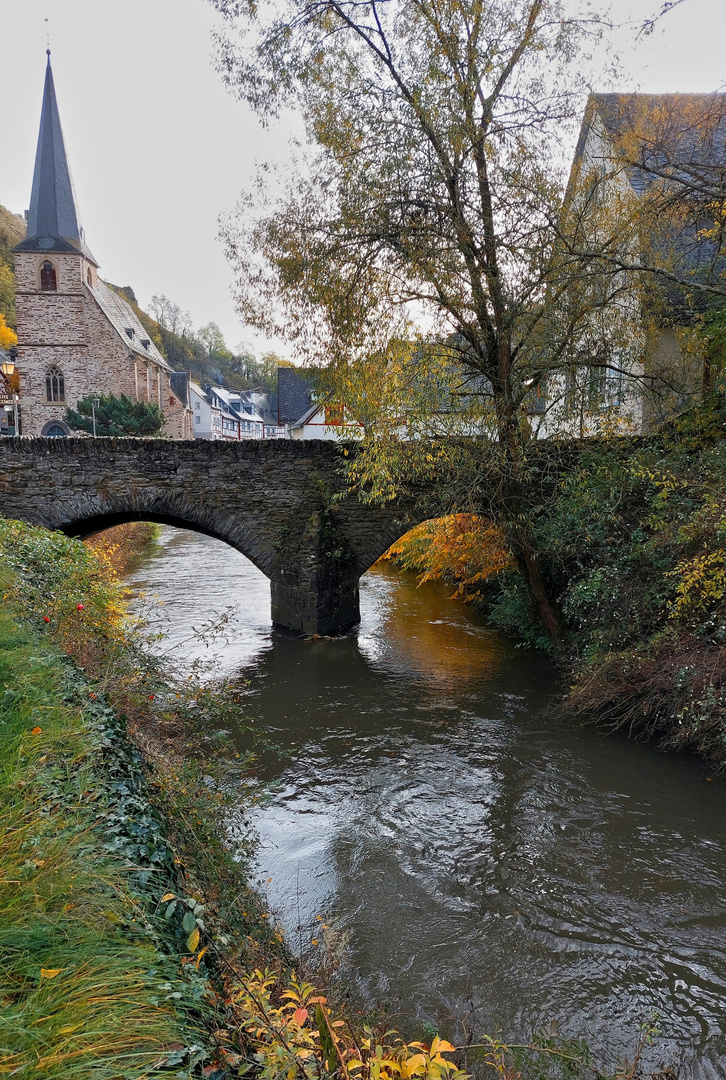 Durchblick auf Monreal