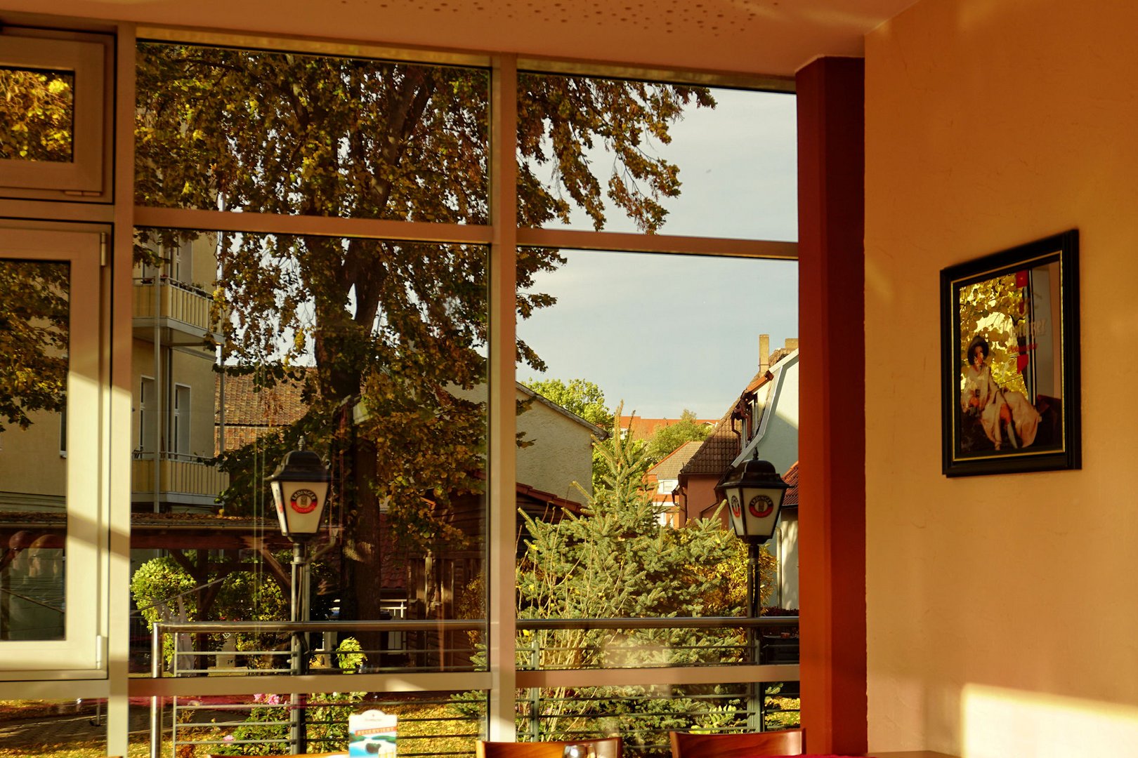 Durchblick aus dem Caf'e am Schlauchturm nahe dem Barockgarten in Heilbad Heiligenstadt