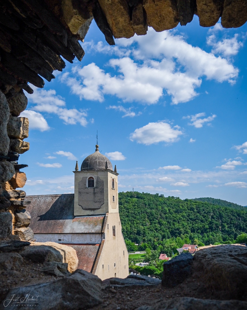 Durchblick aus der Burgruine …