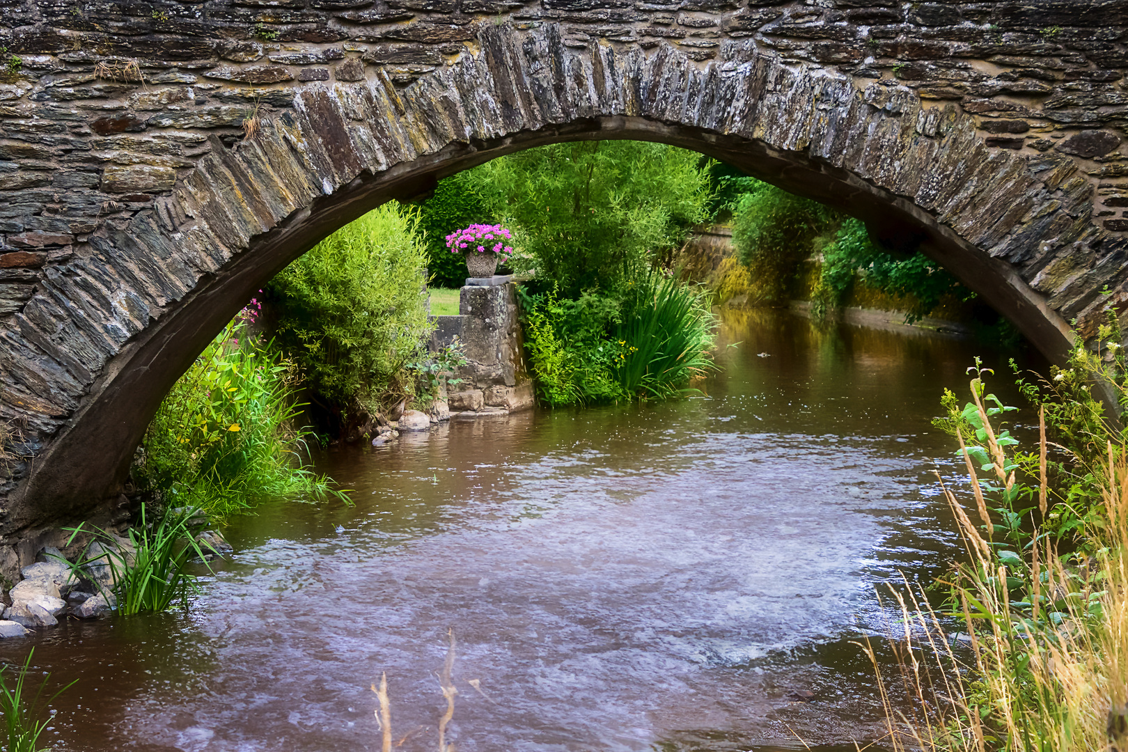 Durchblick, Brücke in Monreal/Eifel