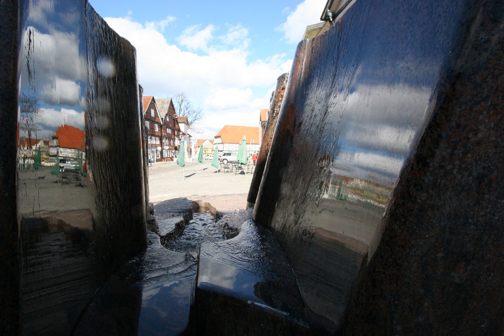 Durchblick durch den Brunnen in Dannenberg